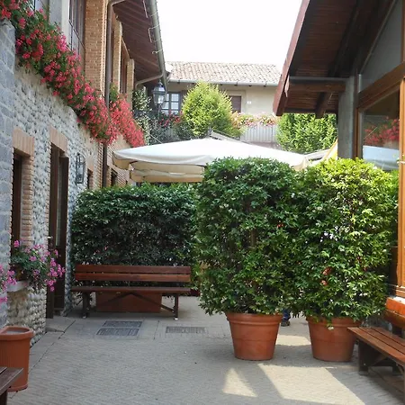 Agriturismo Cassinazza Farm stay Orsenigo